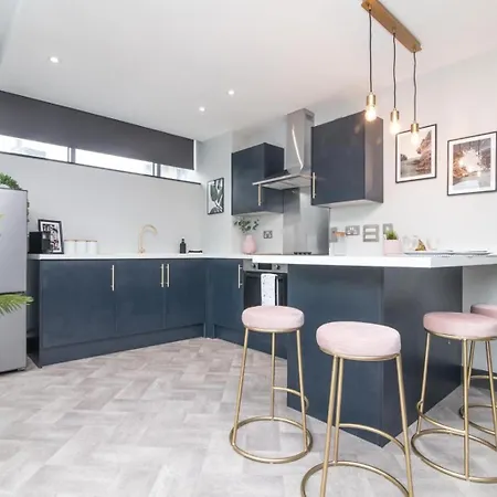 K - Temple Street Apartment